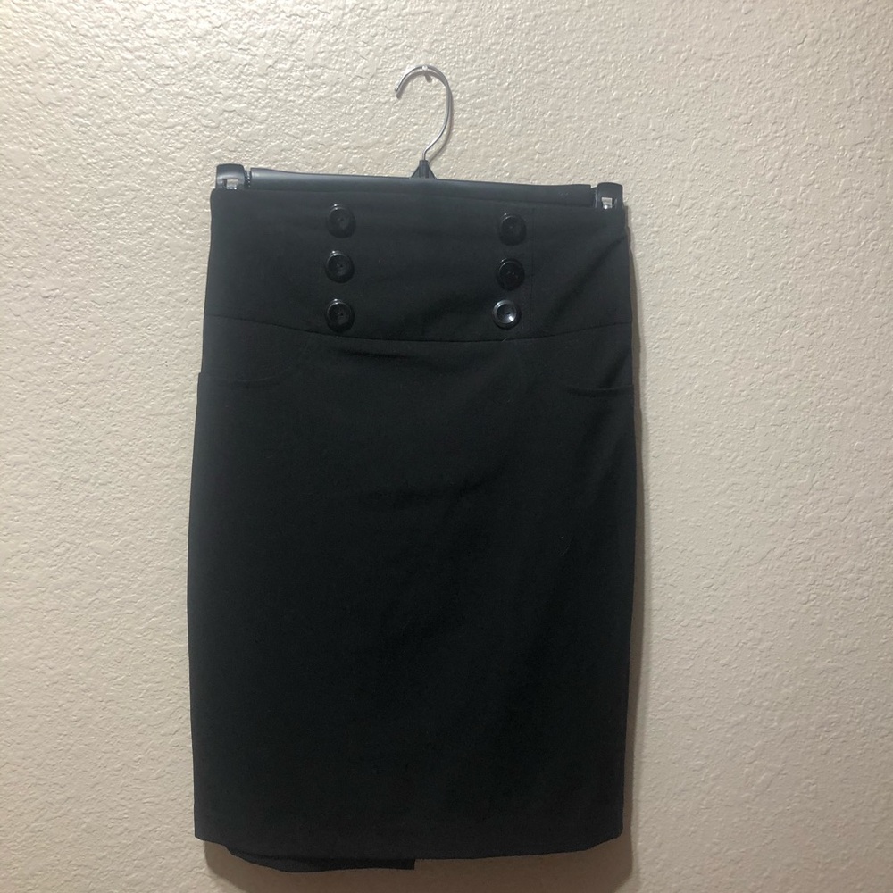 iz byer Black skirt with 6 buttons